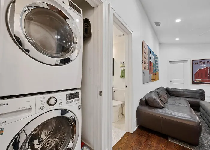Wicker Park 6bd 4ba, Steps From Cta, Parking Incl Сasa de vacaciones Chicago