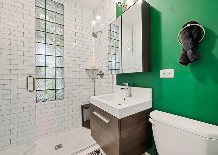 Сasa de vacaciones Wicker Park 6bd 4ba, Steps From Cta, Parking Incl Chicago