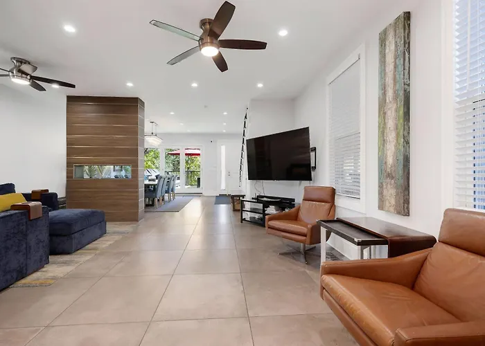 Wicker Park 6bd 4ba, Steps From Cta, Parking Incl Сasa de vacaciones