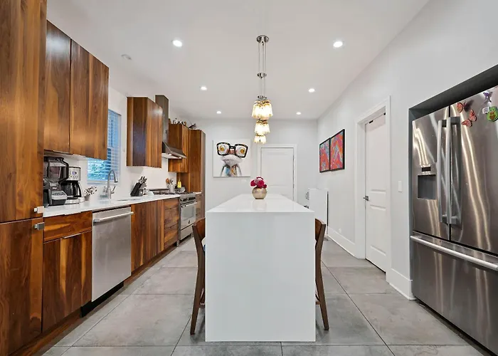 Wicker Park 6bd 4ba, Steps From Cta, Parking Incl *