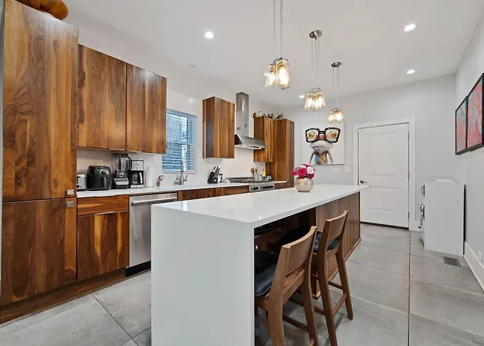 Wicker Park 6bd 4ba, Steps From Cta, Parking Incl Сasa de vacaciones Chicago